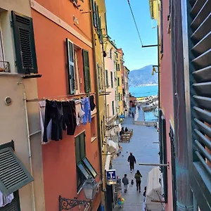 https://emilio-rooms-apartment-in-the-heart-of-vernazza.hotelitalianriviera.com